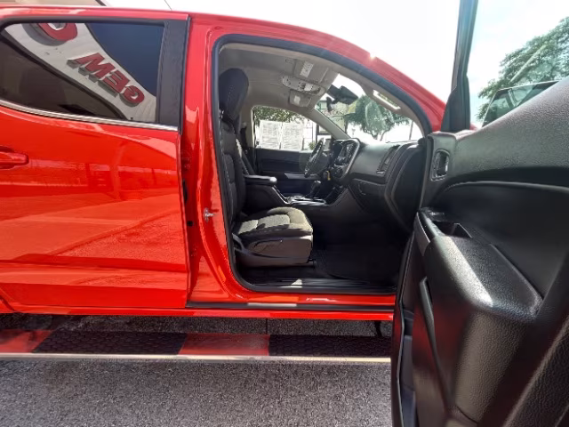 2019 Chevrolet Colorado LT - Photo 9