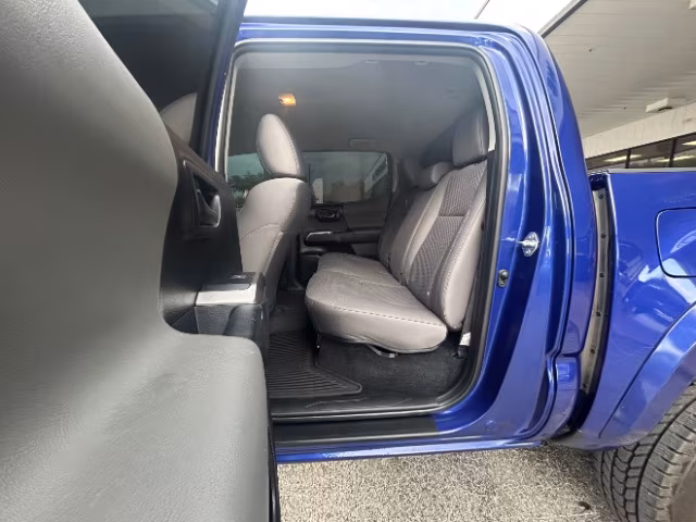 2022 Toyota Tacoma SR5 - Photo 11